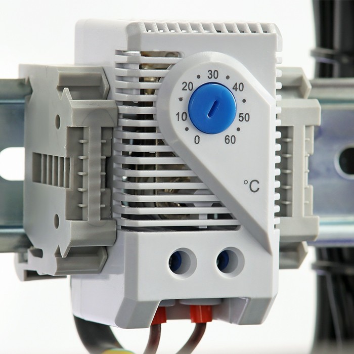 Termostat zamykający 10A | DIN 35 