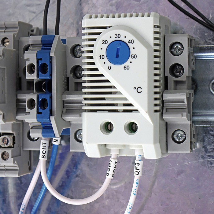 Termostat zamykający 10A | DIN 35 